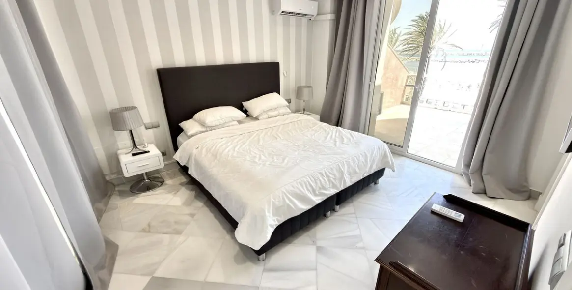 Долгосрочная аренда двухуровневых апартаментов в Puerto Banús 53