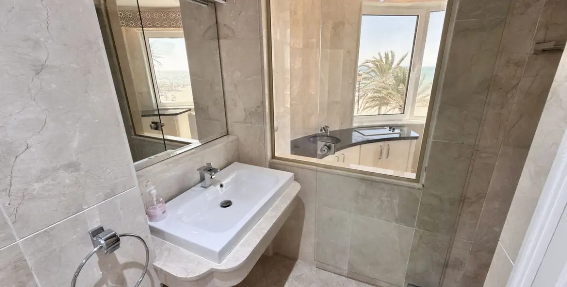 Долгосрочная аренда двухуровневых апартаментов в Puerto Banús 61