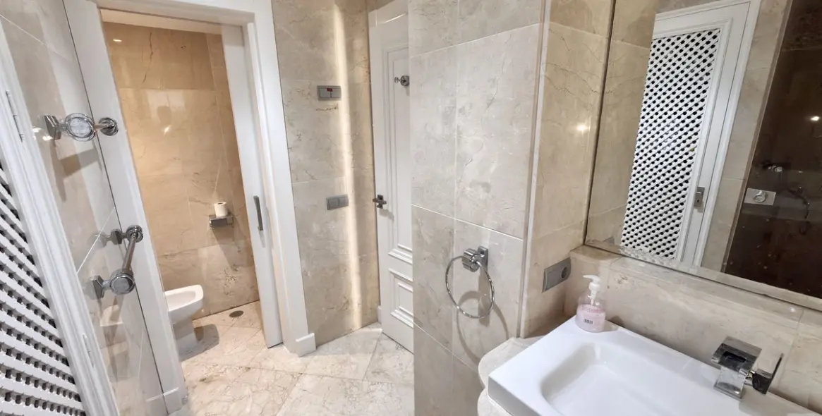 Долгосрочная аренда двухуровневых апартаментов в Puerto Banús 73