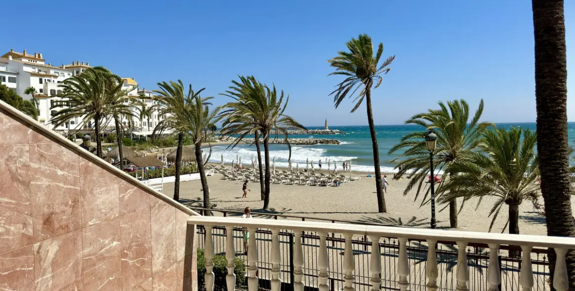 Долгосрочная аренда двухуровневых апартаментов в Puerto Banús 77