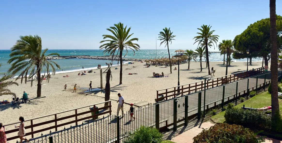 Долгосрочная аренда двухуровневых апартаментов в Puerto Banús 82