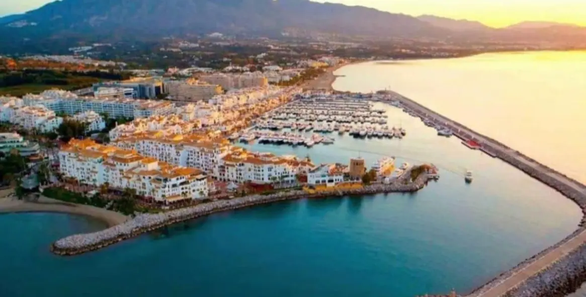 Долгосрочная аренда двухуровневых апартаментов в Puerto Banús 91