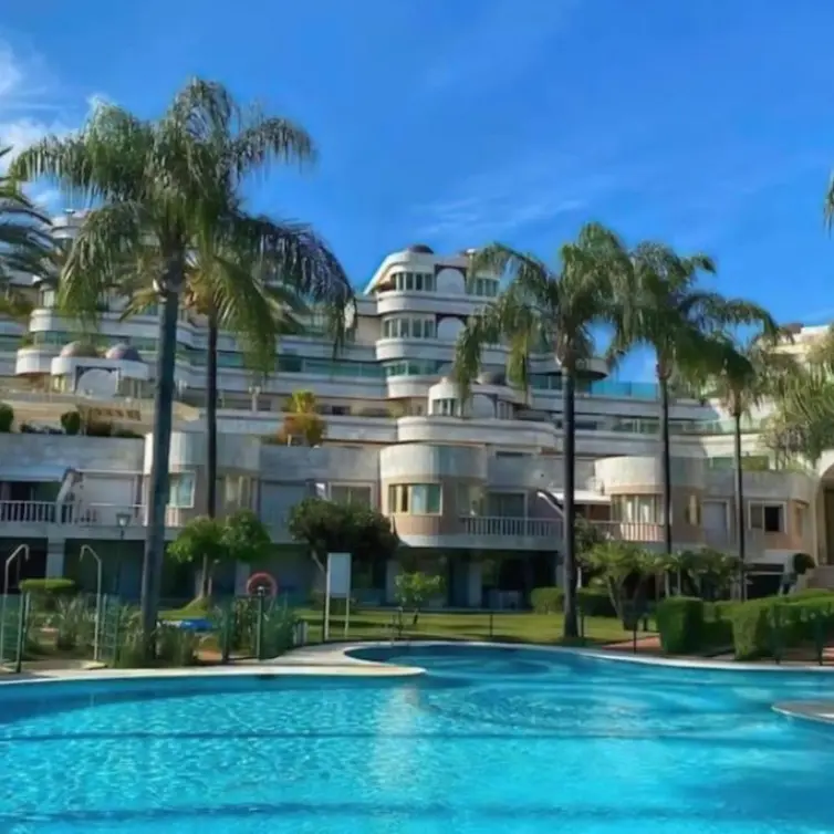 Долгосрочная аренда двухуровневых апартаментов в Puerto Banús