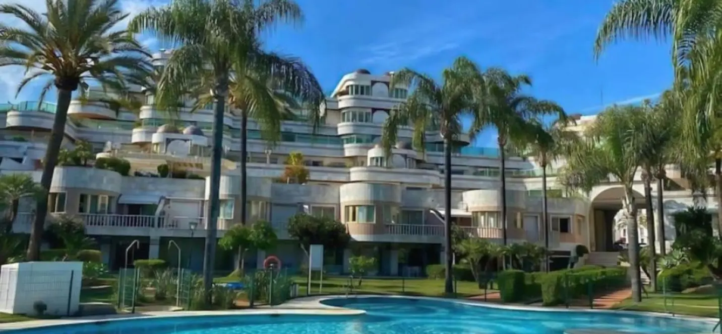 Долгосрочная аренда двухуровневых апартаментов в Puerto Banús 0