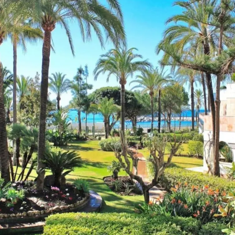 Долгосрочная аренда двухуровневых апартаментов в Puerto Banús