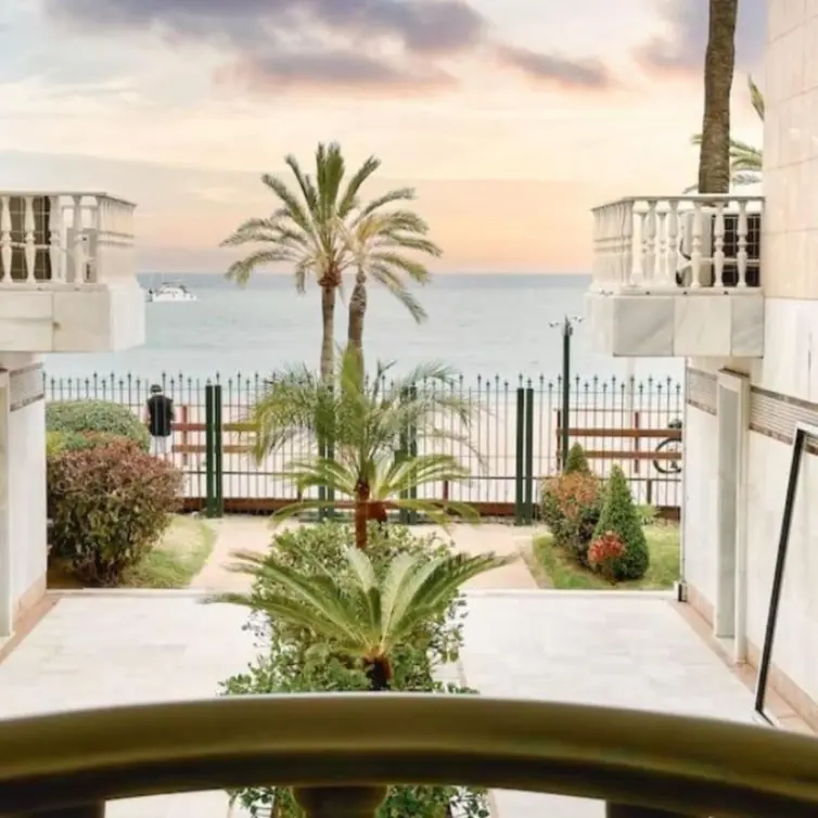 Долгосрочная аренда двухуровневых апартаментов в Puerto Banús
