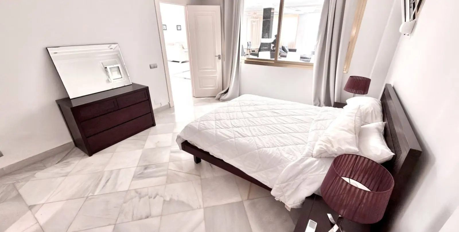 Alquiler a largo plazo de dúplex en Puerto Banús 26