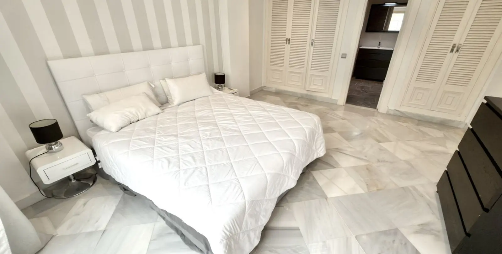 Alquiler a largo plazo de dúplex en Puerto Banús 40