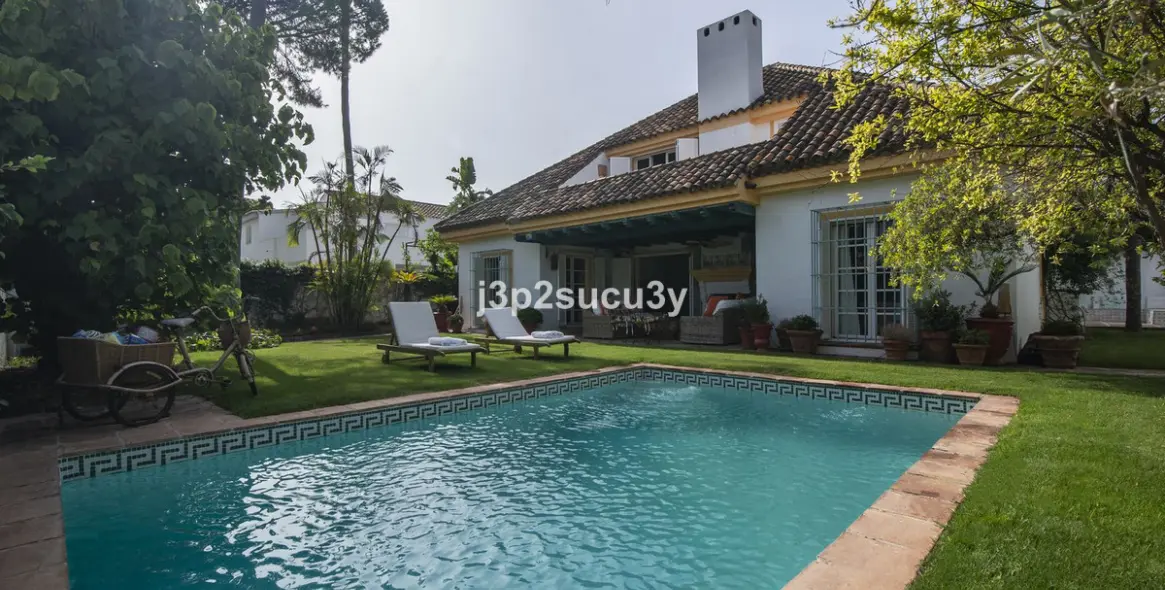 Long-term rent of detached villa in Benamara 1