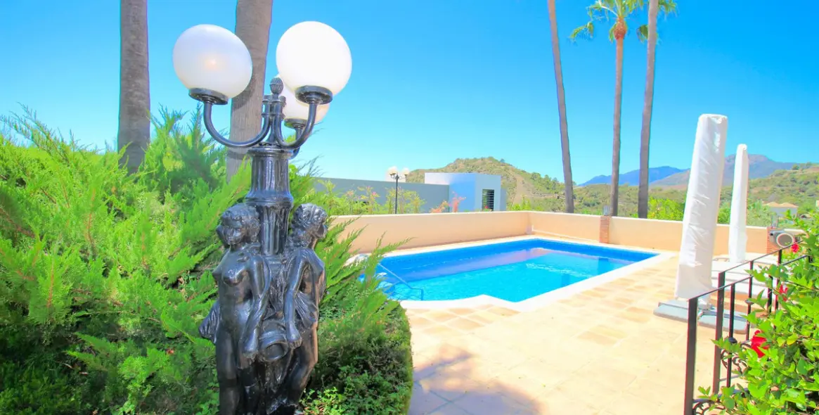 Long-term rent of detached villa in Los Arqueros 5