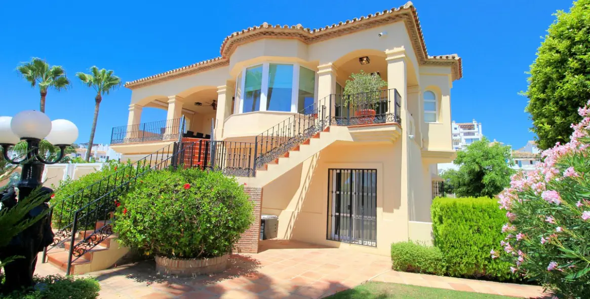 Long-term rent of detached villa in Los Arqueros 8