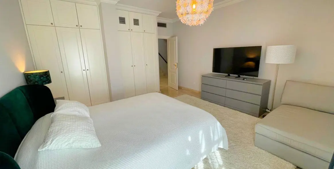 Long-term rent of detached villa in Los Arqueros 50