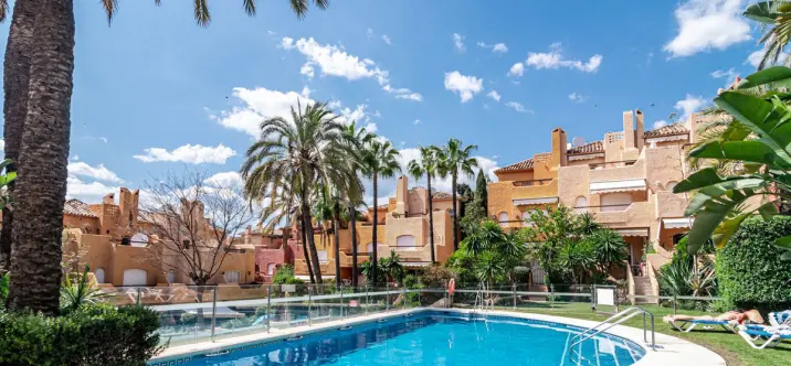 Долгосрочная аренда таунхауса в Nueva Andalucía 0