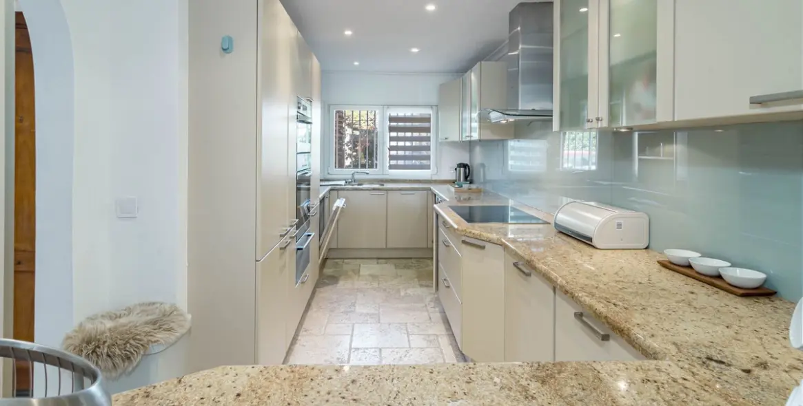 Long-term rent of townhouse in Nueva Andalucía 6