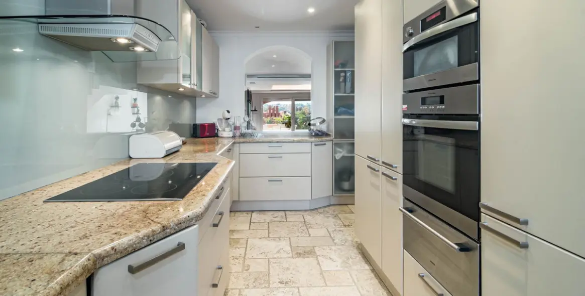 Long-term rent of townhouse in Nueva Andalucía 7