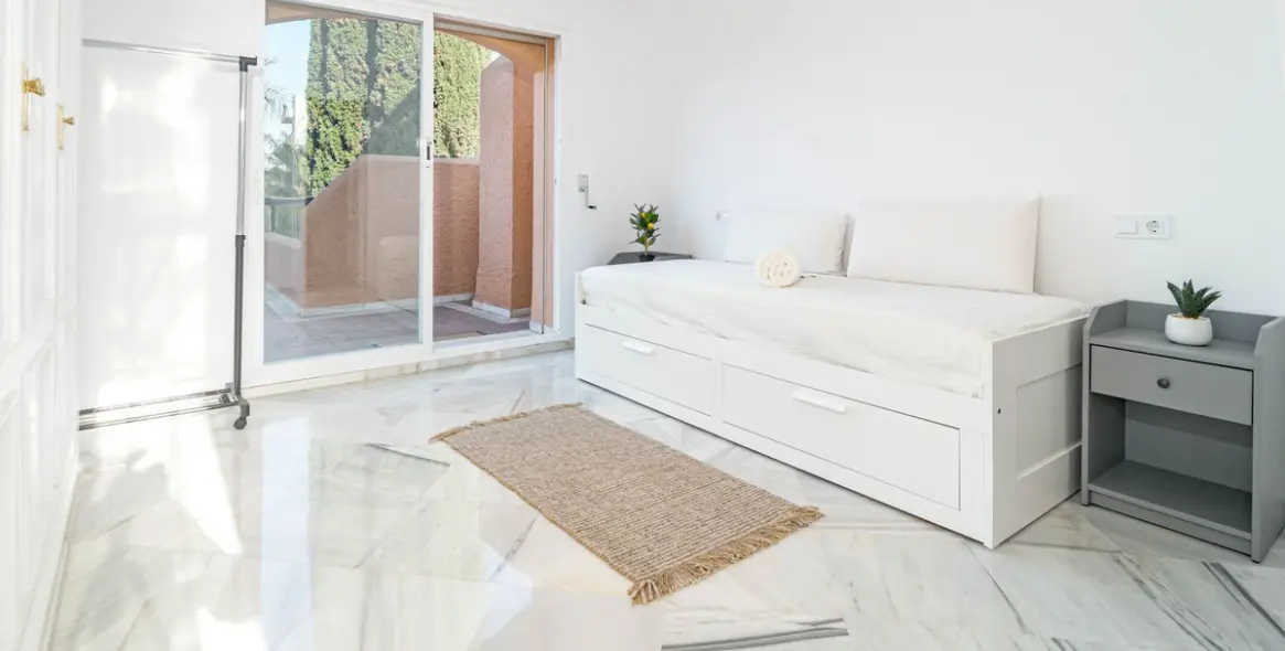 Long-term rent of townhouse in Nueva Andalucía 28