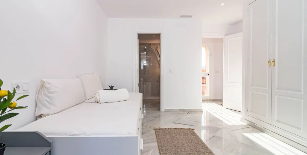 Long-term rent of townhouse in Nueva Andalucía 29