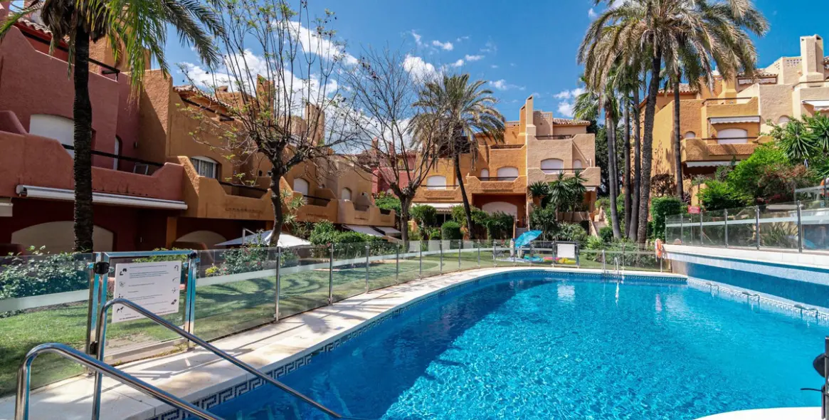 Long-term rent of townhouse in Nueva Andalucía 56