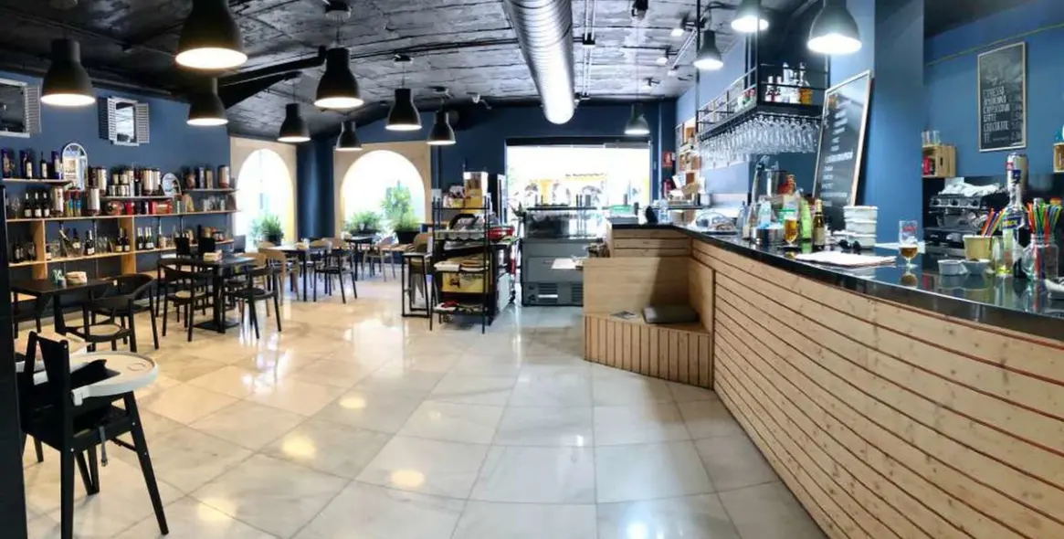 Long-term rent of commercial premises in Puerto Banús 1