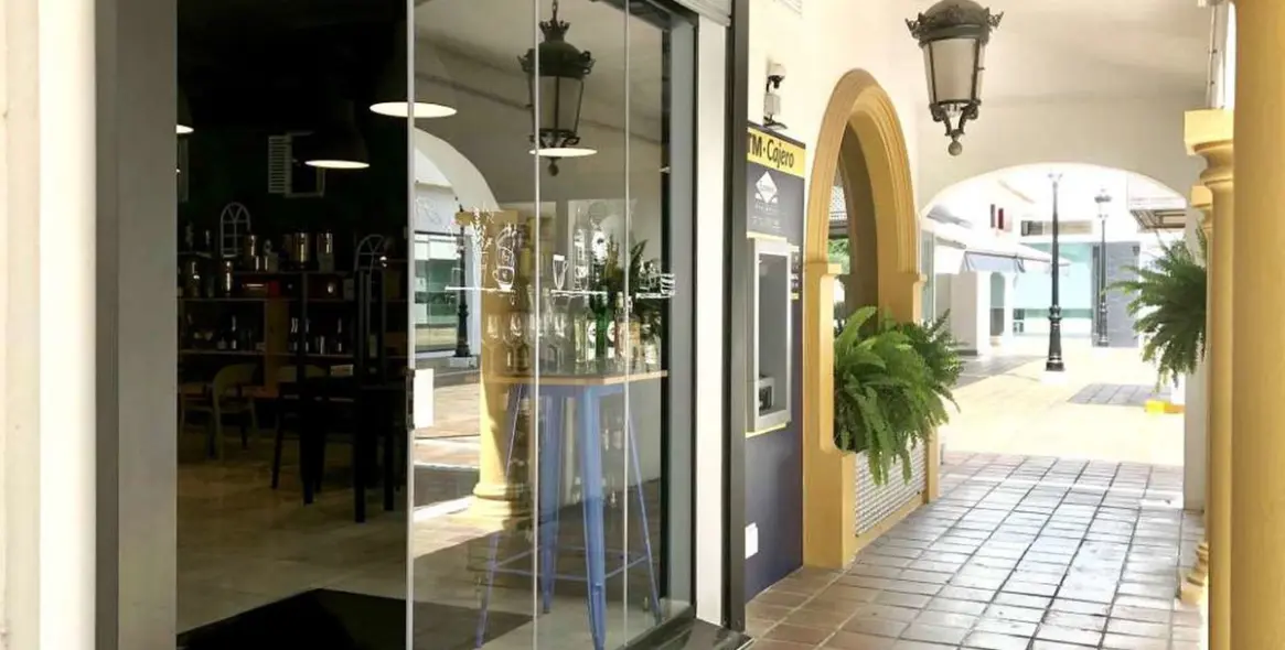 Долгосрочная аренда коммерческого помещения в Puerto Banús 12