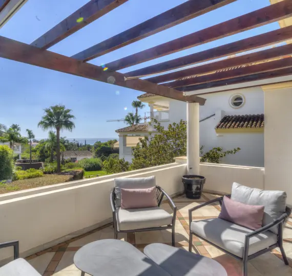 Middle floor apartment R5161633