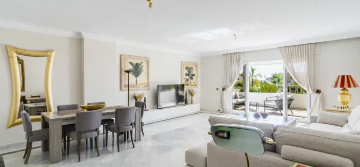 Middle floor apartment R5161633 3