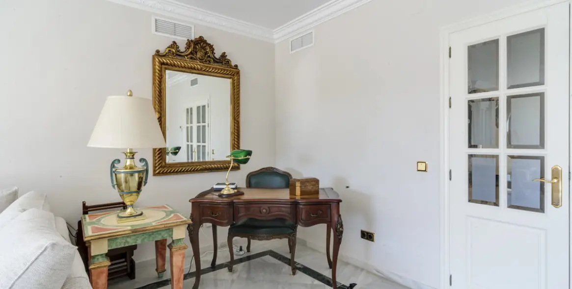 Долгосрочная аренда апартаментов на среднем этаже в Marbella (район The Golden Mile) 6