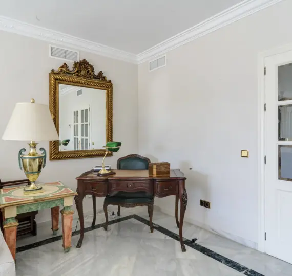 Middle floor apartment R5161633