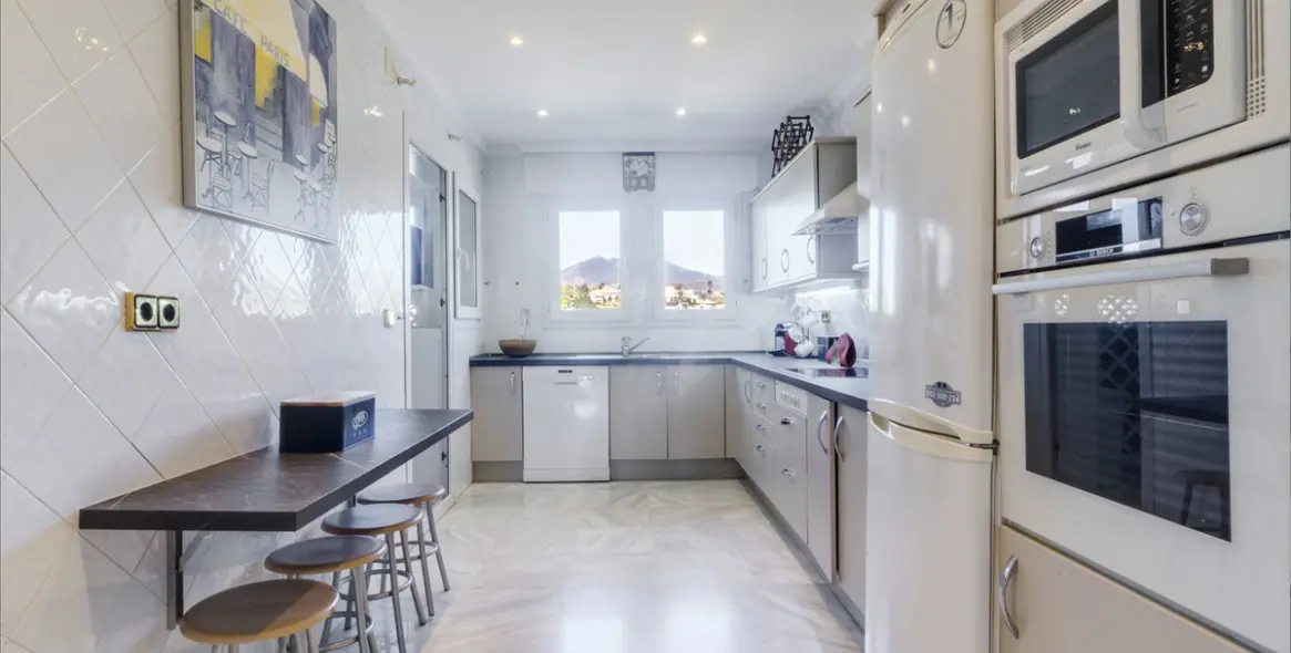 Долгосрочная аренда апартаментов на среднем этаже в Marbella (район The Golden Mile) 10