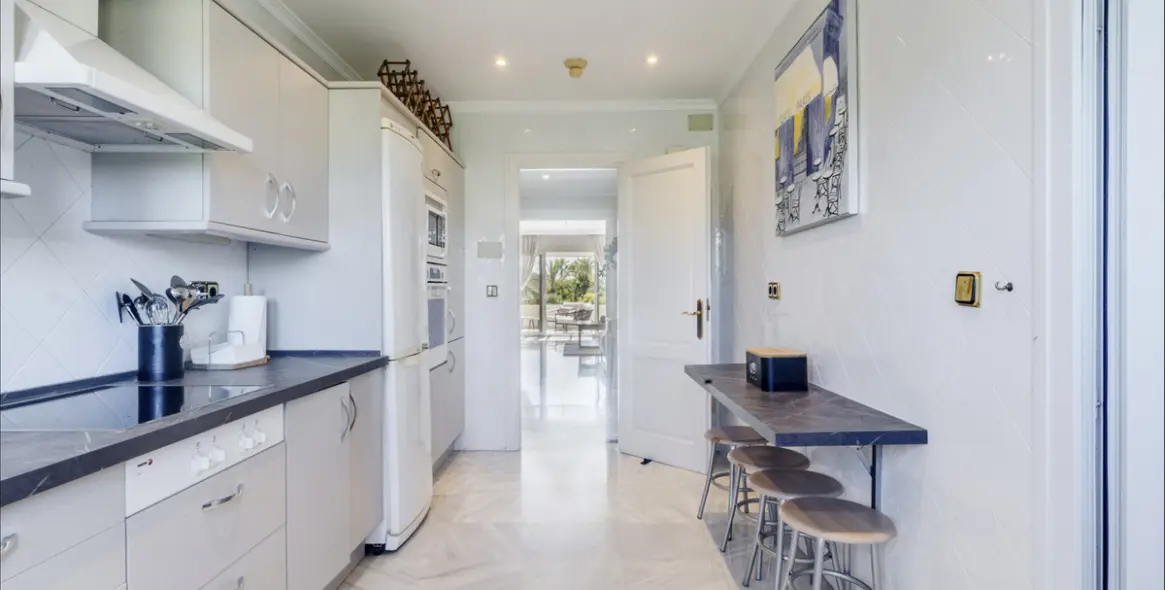 Long-term rent of middle floor apartment in The Golden Mile 11