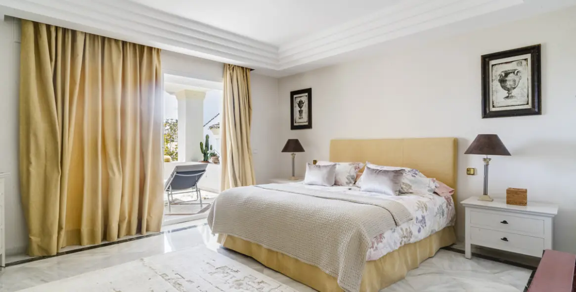 Long-term rent of middle floor apartment in The Golden Mile 13