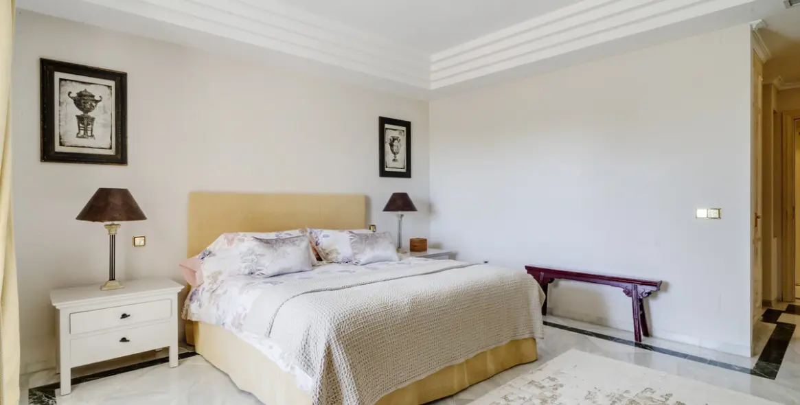 Long-term rent of middle floor apartment in The Golden Mile 14