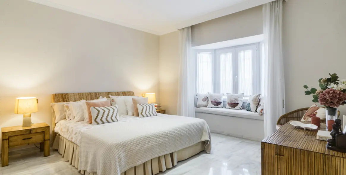 Long-term rent of middle floor apartment in The Golden Mile 20