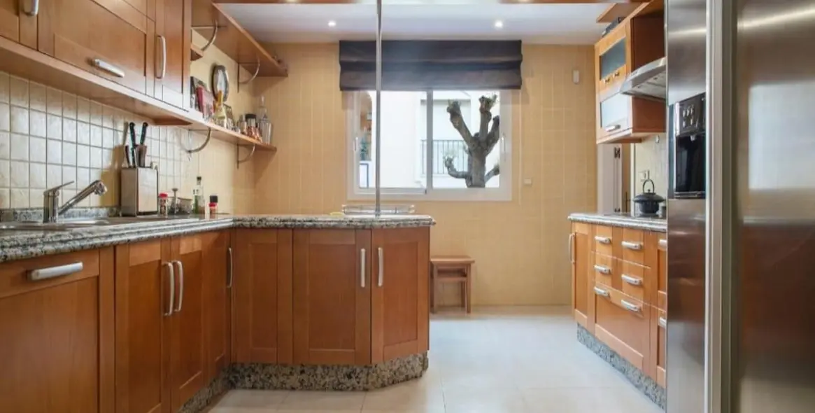 Долгосрочная аренда апартаментов на первом этаже в Marbella (район The Golden Mile) 2