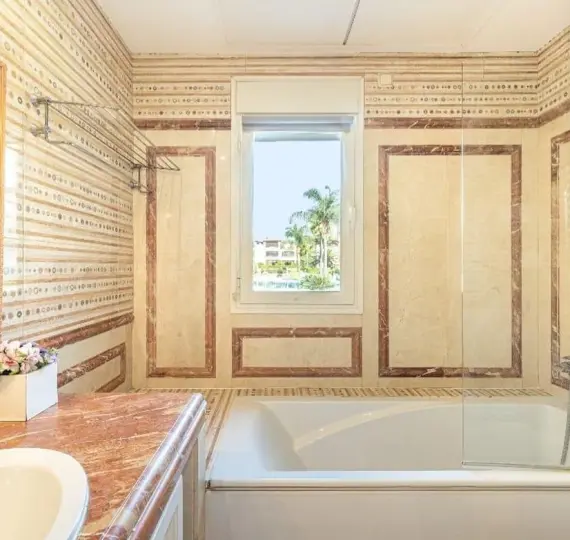 Ground floor apartment R4901599