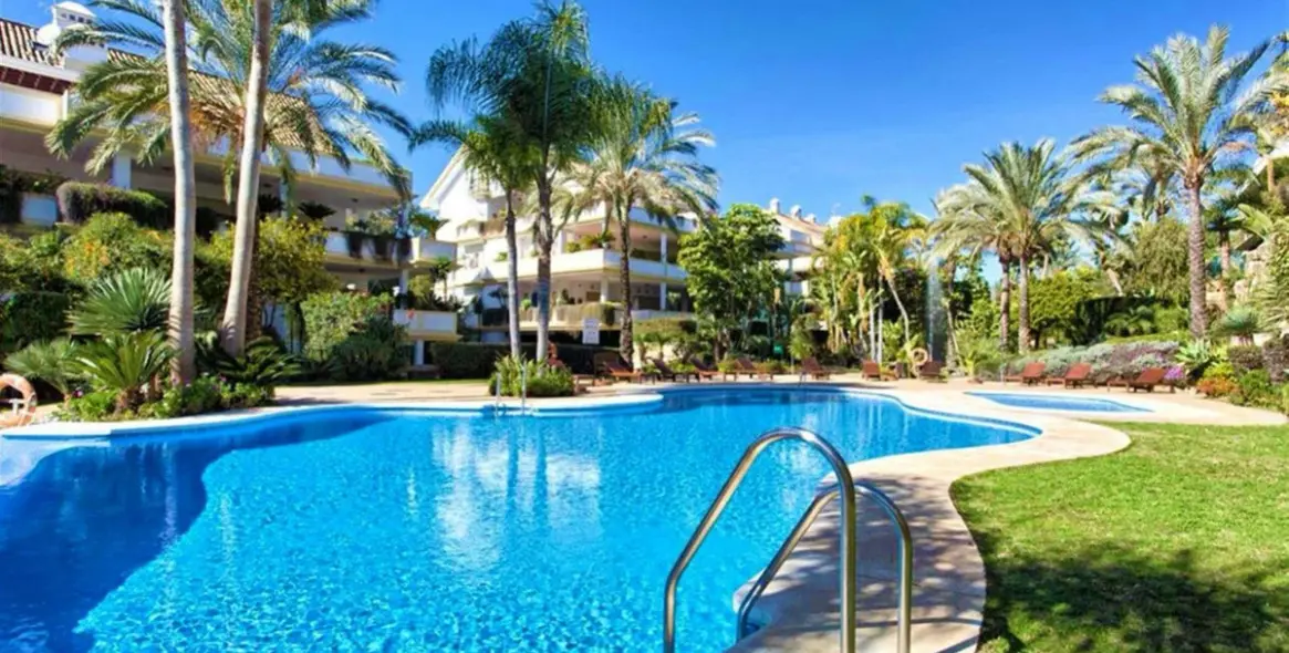 Долгосрочная аренда апартаментов на среднем этаже в Marbella (район The Golden Mile) 2