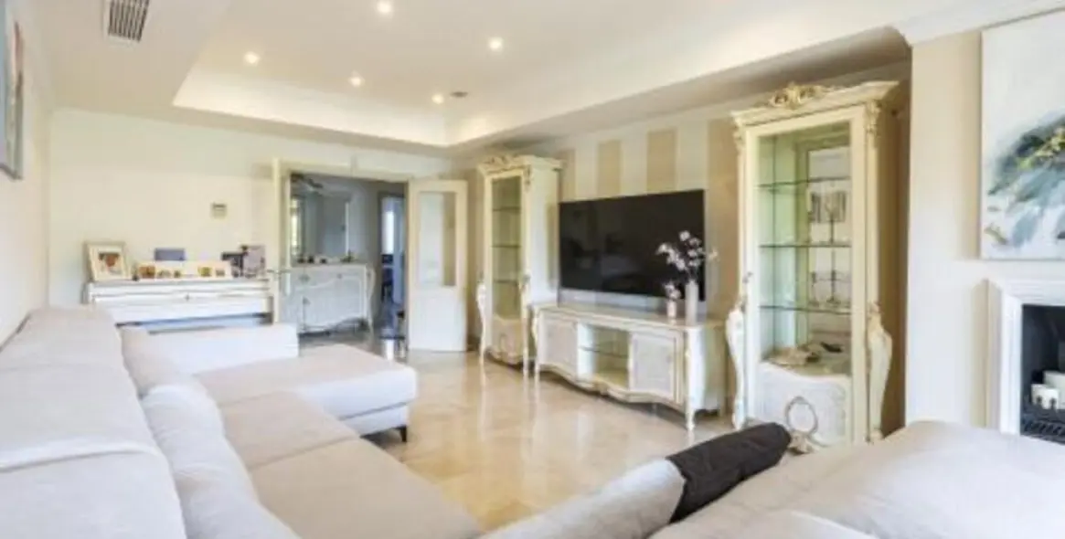 Долгосрочная аренда апартаментов на среднем этаже в Marbella (район The Golden Mile) 5