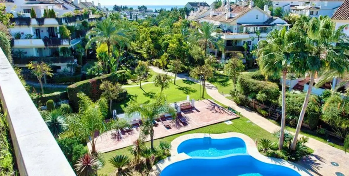 Long-term rent of middle floor apartment in The Golden Mile 11