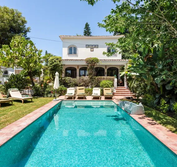 Long-term rent of detached villa in Nueva Andalucía