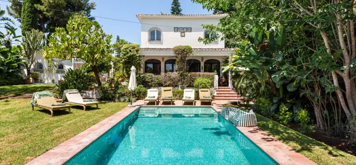 Long-term rent of detached villa in Nueva Andalucía 0