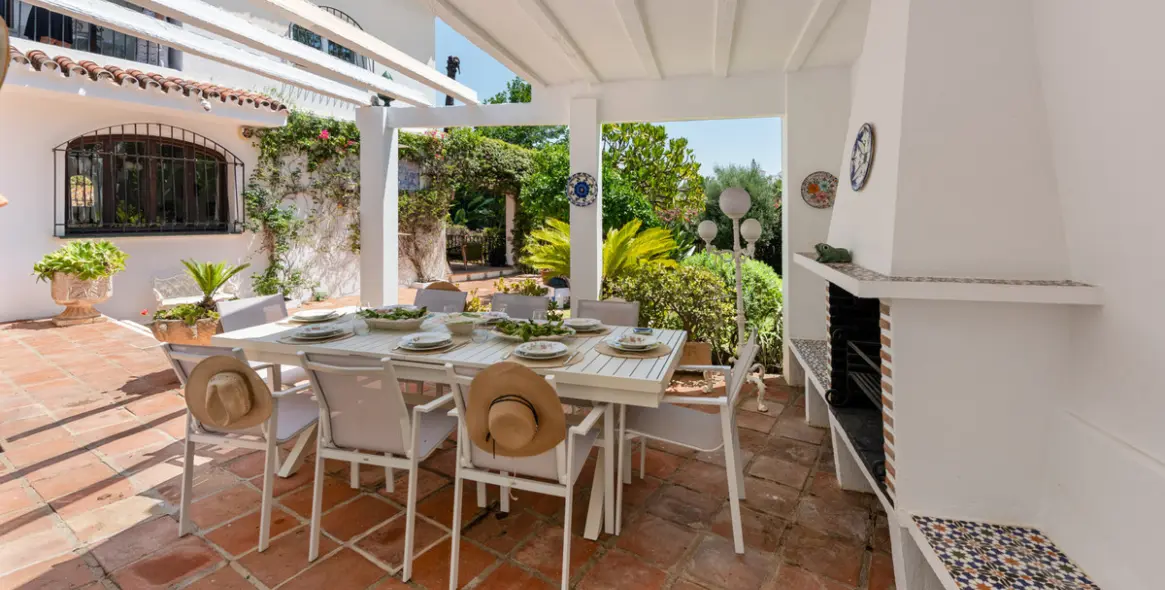 Long-term rent of detached villa in Nueva Andalucía 9