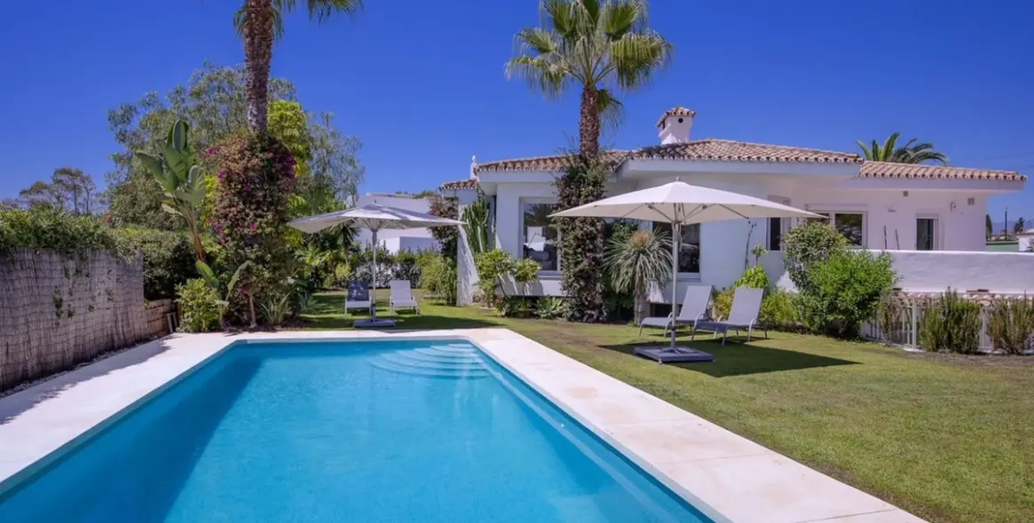 Долгосрочная аренда  отдельно стоящей виллы в Marbesa 10