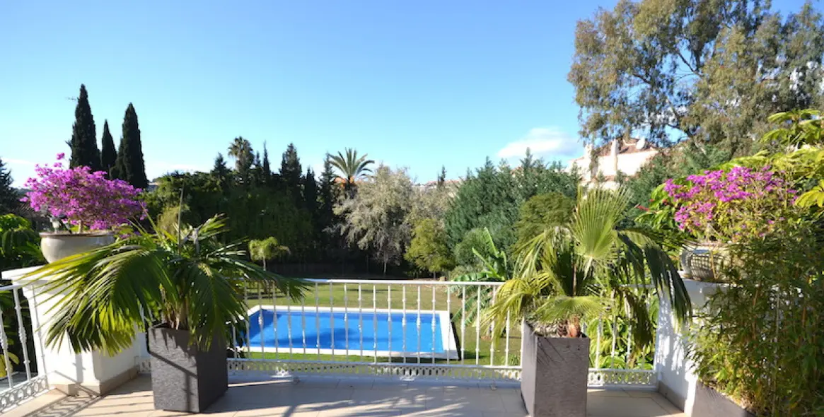 Long-term rent of detached villa in Nueva Andalucía 1