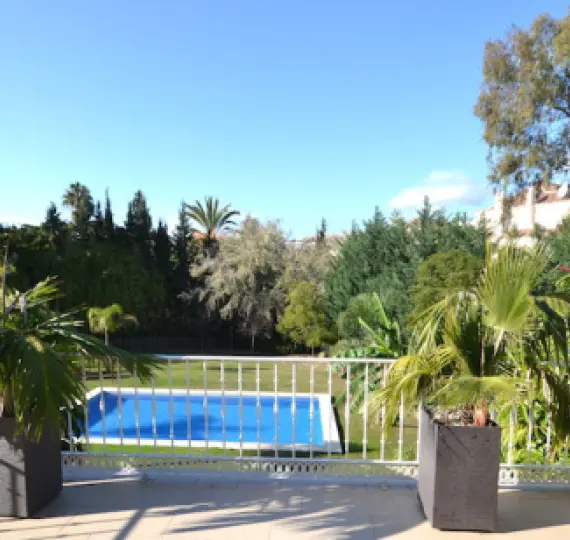 Long-term rent of detached villa in Nueva Andalucía
