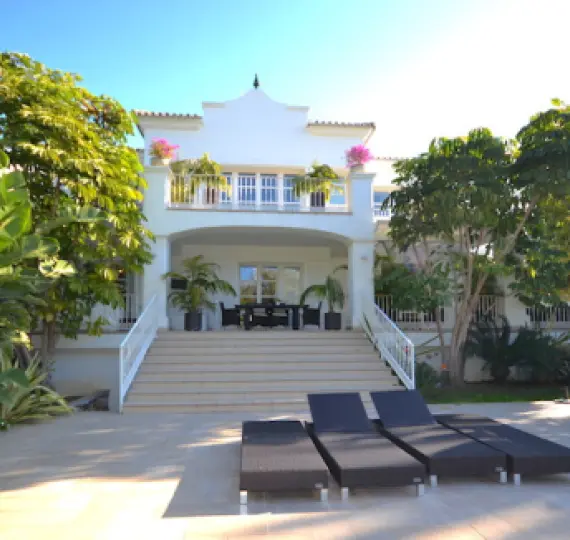 Long-term rent of detached villa in Nueva Andalucía