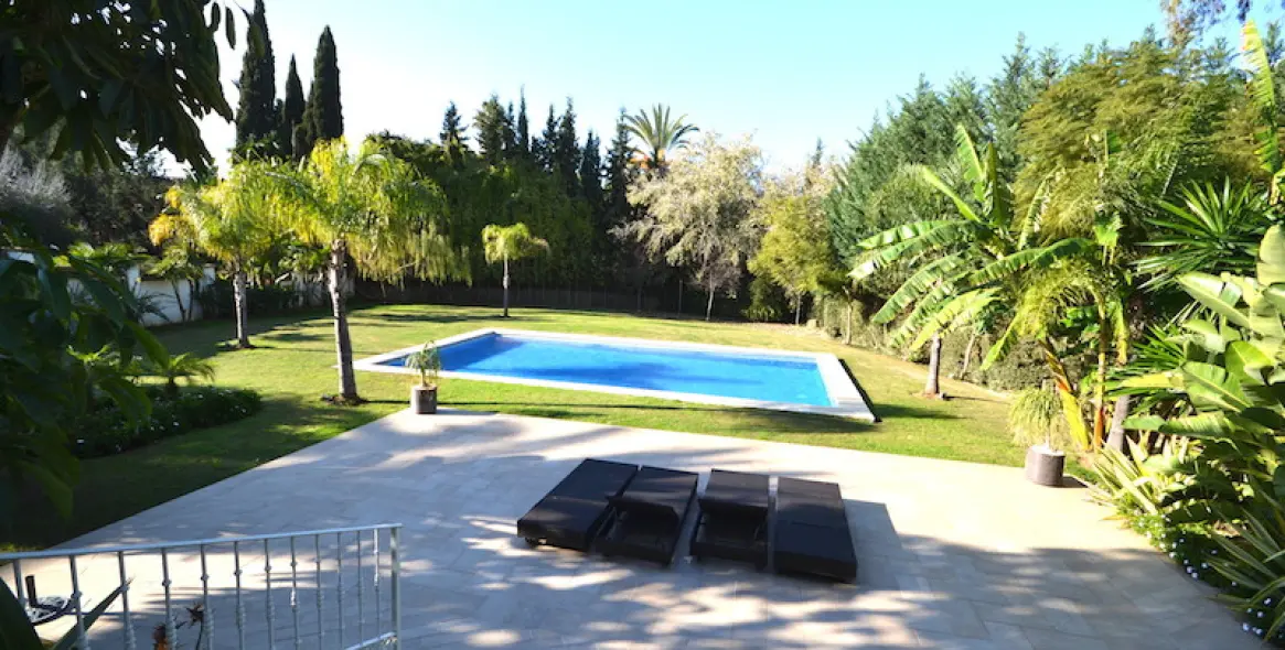 Long-term rent of detached villa in Nueva Andalucía 13