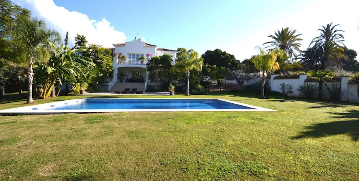 Long-term rent of detached villa in Nueva Andalucía 15