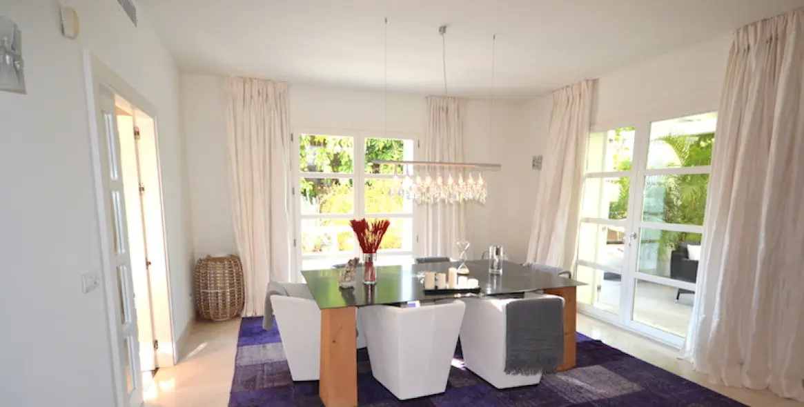 Long-term rent of detached villa in Nueva Andalucía 18