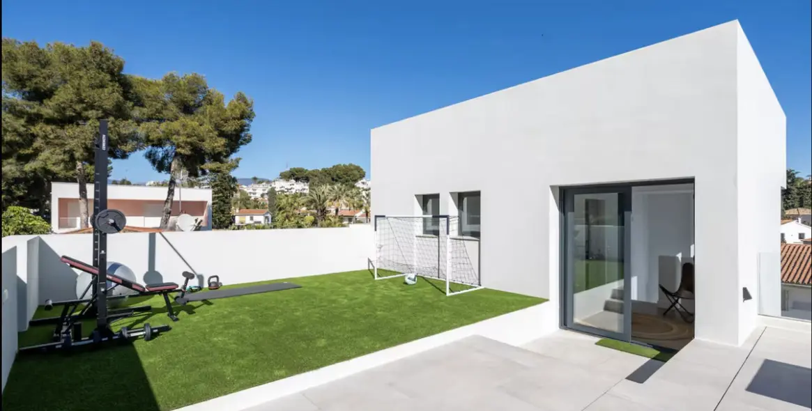 Long-term rent of detached villa in Nueva Andalucía 10