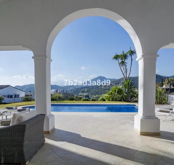 Long-term rent of detached villa in Benahavís